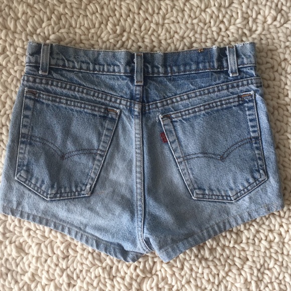 VINTAGE LEVI’S DENIM SHORTS - Picture 1 of 3